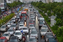 2 trận mưa dồn dập, Sài Gòn rối loạn vì ngập nước, kẹt xe