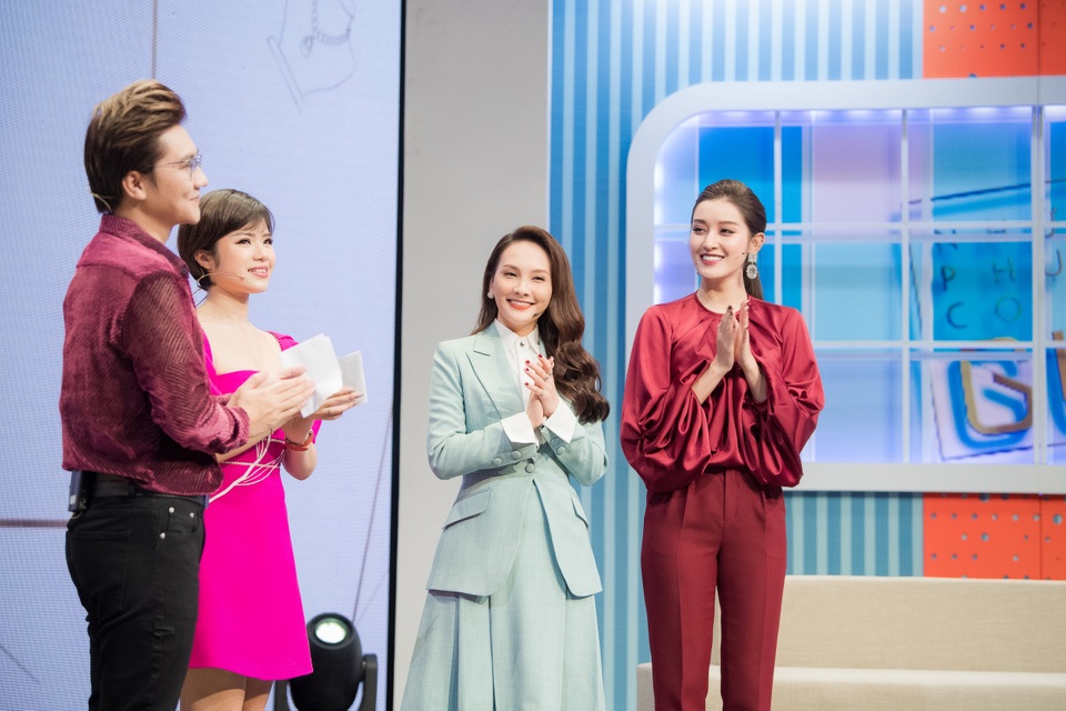 Đứng lên bục cao, Bảo Thanh vẫn bị Huyền My “dìm hàng” chiều cao - 12 Đứng lên bục cao, Bảo Thanh vẫn bị Huyền My “dìm hàng” chiều cao - 12