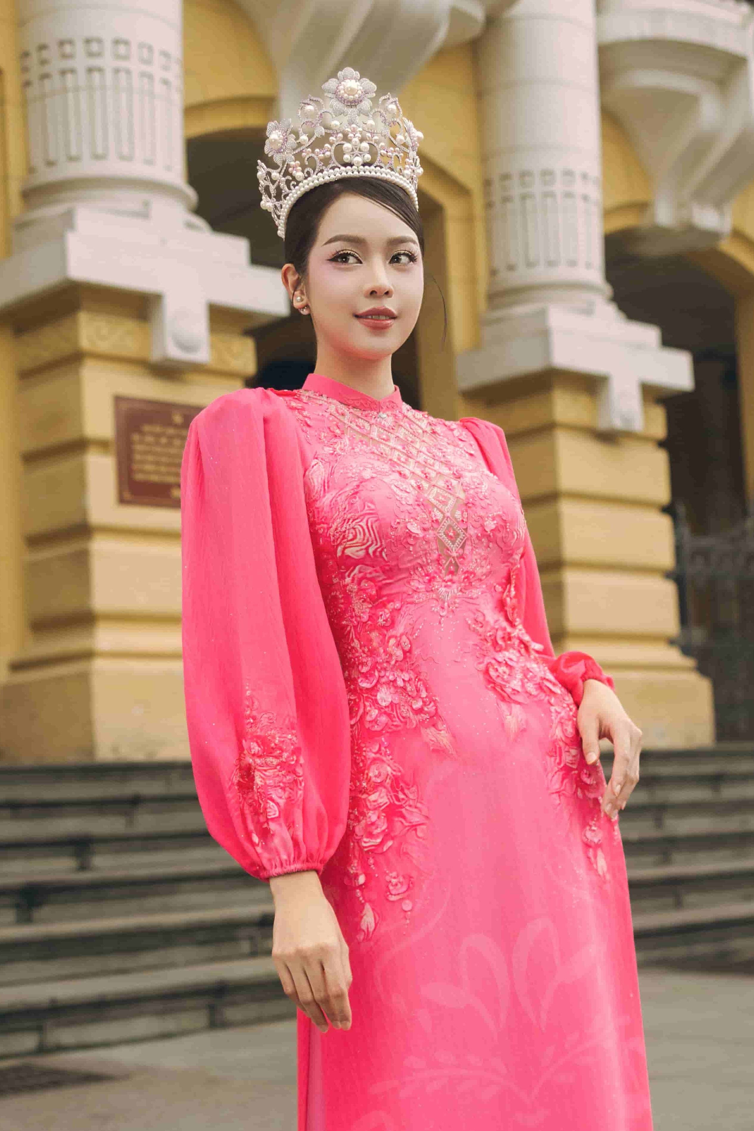 Hoa hậu Thanh Thủy khoe dáng tại loạt địa danh biểu tượng ở Hà Nội - 5 Hoa hậu Thanh Thủy khoe dáng tại loạt địa danh biểu tượng ở Hà Nội - 5