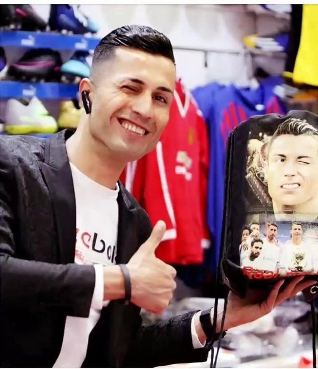 Chàng trai nổi tiếng vì có ngoại hình giống Cristiano Ronaldo - 4 Chàng trai nổi tiếng vì có ngoại hình giống Cristiano Ronaldo - 4