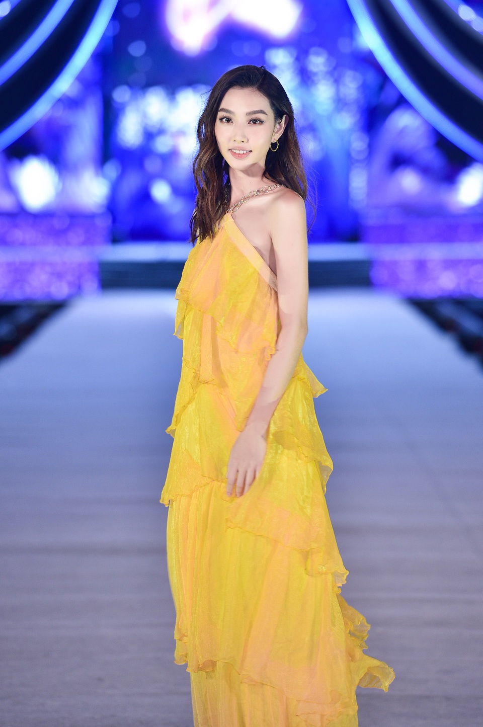 Thảm đỏ Người đẹp Biển “nóng” các chân dài khoe sắc vóc - 13