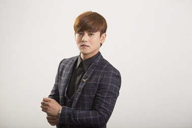 Ưng Đại Vệ "họp fans" trên mạng Bigo Live