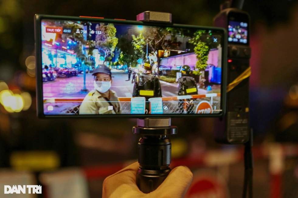 Giải mã chiêu trò kiếm tiền bất chấp của YouTuber, TikToker - 1 Giải mã chiêu trò kiếm tiền bất chấp của YouTuber, TikToker - 1