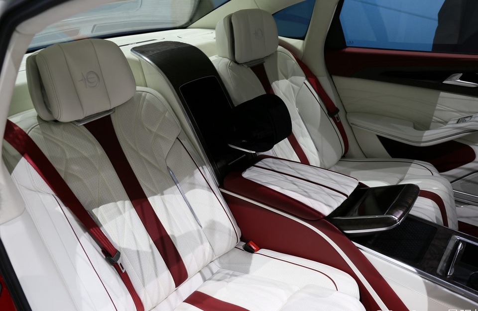 Cận cảnh mẫu Hongqi H9+ được mệnh danh là xe Maybach của Trung Quốc - 13 Cận cảnh mẫu Hongqi H9+ được mệnh danh là xe Maybach của Trung Quốc - 13