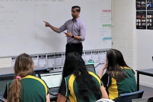 Australia: Người môi giới chứng khoán trở thành giáo viên toán có tiếng