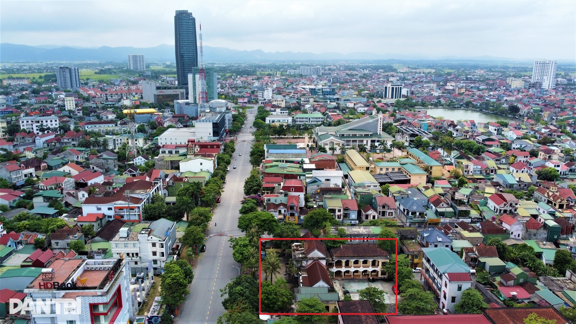 Hàng loạt trụ sở, nhà khách bỏ hoang tại các vị trí đất vàng ở Hà Tĩnh - 1 Hàng loạt trụ sở, nhà khách bỏ hoang tại các vị trí đất vàng ở Hà Tĩnh - 1