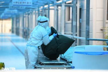 Bên trong khu điều trị F0 nặng nhất Hà Nội