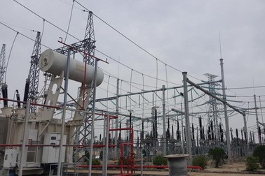 Hoàn thành lắp đặt hệ thống cột, xà Trạm biến áp 220 kV Đồng Hới