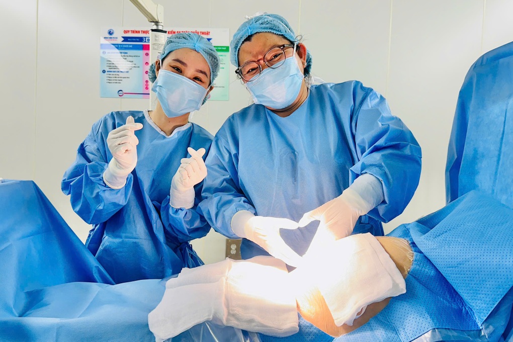 Em bé quý nguy kịch trong bào thai đón sự sống nhờ ca mổ đặc biệt - 2 Em bé quý nguy kịch trong bào thai đón sự sống nhờ ca mổ đặc biệt - 2