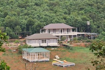 Biệt thự mọc trái phép trên hồ thủy điện vì huyện lúng túng?