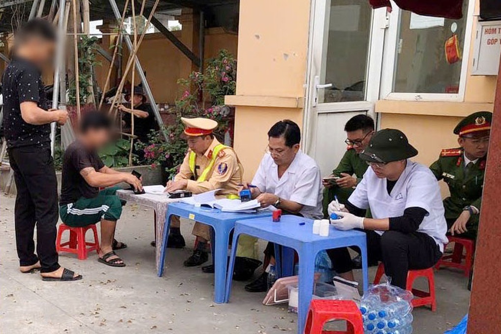 Phát hiện 11 lái xe dương tính với ma túy tại Hải Phòng - 1 Phát hiện 11 lái xe dương tính với ma túy tại Hải Phòng - 1