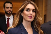 Vì sao cố vấn xinh đẹp của Tổng thống Trump bất ngờ từ chức?