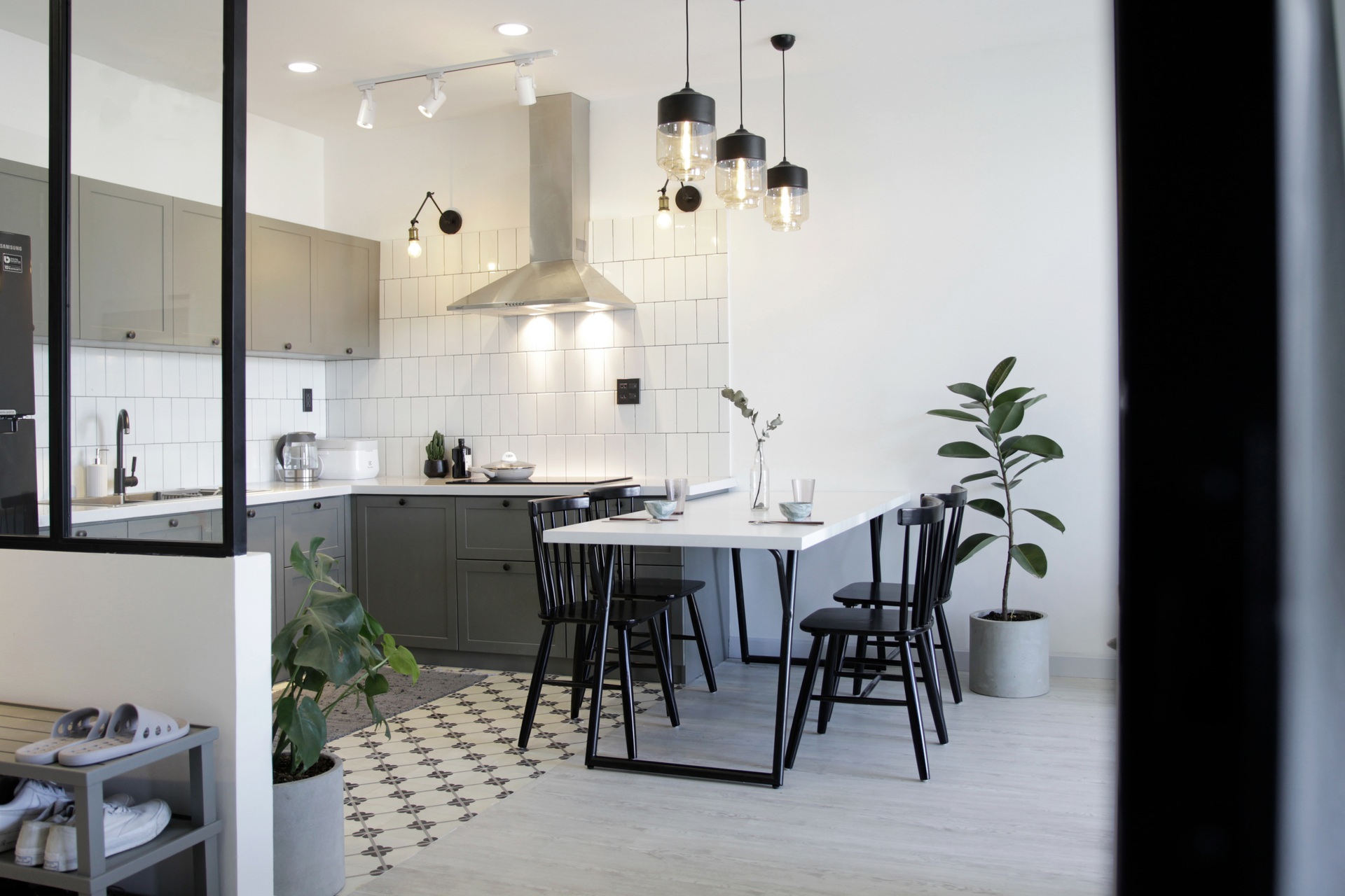 Ngắm căn hộ 69 m2 của chàng độc thân, bất ngờ với cách bài trí nội thất - 2 Ngắm căn hộ 69 m2 của chàng độc thân, bất ngờ với cách bài trí nội thất - 2