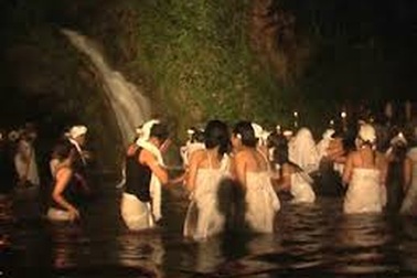 Hòn đảo mỗi năm 7 lần vợ chồng được thoải mái tình dục với người lạ