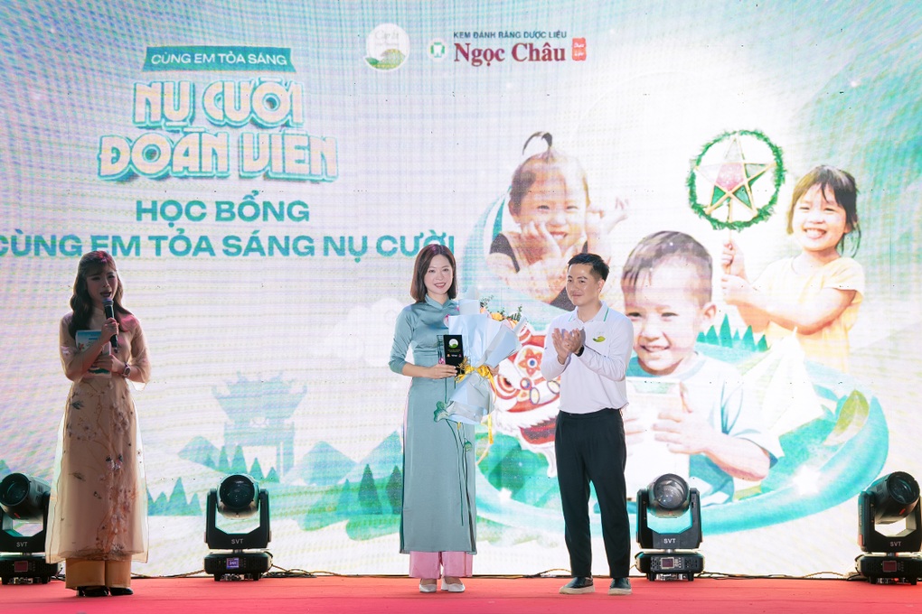 “Cùng em tỏa sáng nụ cười đoàn viên”: Cầu nối gắn kết mùa Trung thu - 5 “Cùng em tỏa sáng nụ cười đoàn viên”: Cầu nối gắn kết mùa Trung thu - 5