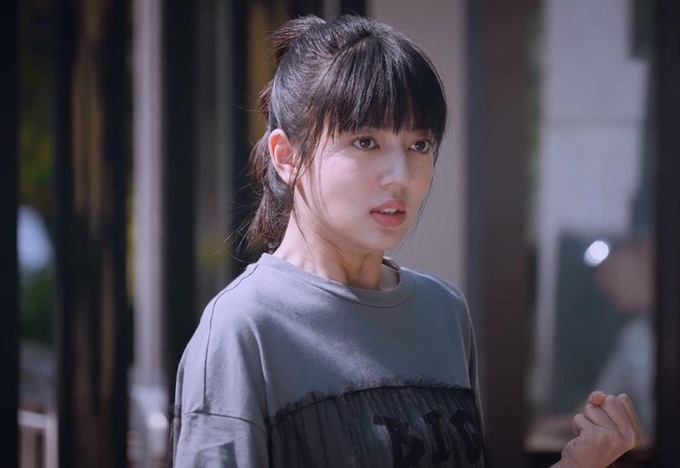 Đàm Tùng Vận thưởng nóng 2 anh nội y đỏ chói loá để thi đâu trúng đó ở Lấy Danh Nghĩa Người Nhà tập 8 - Ảnh 4. Đàm Tùng Vận thưởng nóng 2 anh nội y đỏ chói loá để thi đâu trúng đó ở Lấy Danh Nghĩa Người Nhà tập 8 - Ảnh 4.