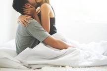 Quan hệ với bạn gái quen qua mạng, chàng trai bị bệnh lậu ở mắt