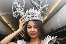 Người mẫu bị phản ứng dữ dội vì mặc bikini phản cảm trên máy bay đón U23 Việt Nam