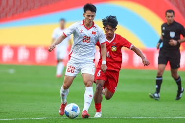 U22 Việt Nam có bàn thắng tranh cãi vào lưới U22 Lào nhờ luật việt vị mới