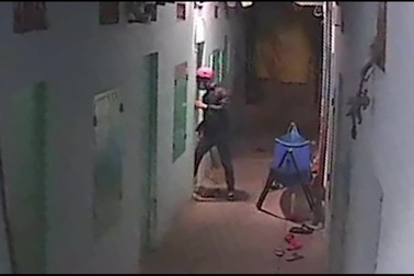 Túi tài sản tích cóp 10 năm của vợ chồng công nhân mất trong tích tắc