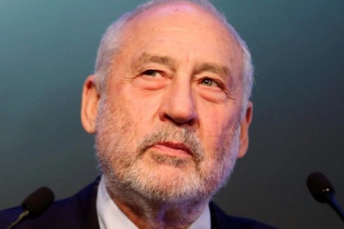 Chủ nhân giải Nobel Kinh tế đề xuất cách theo dõi tài sản của tài phiệt Nga