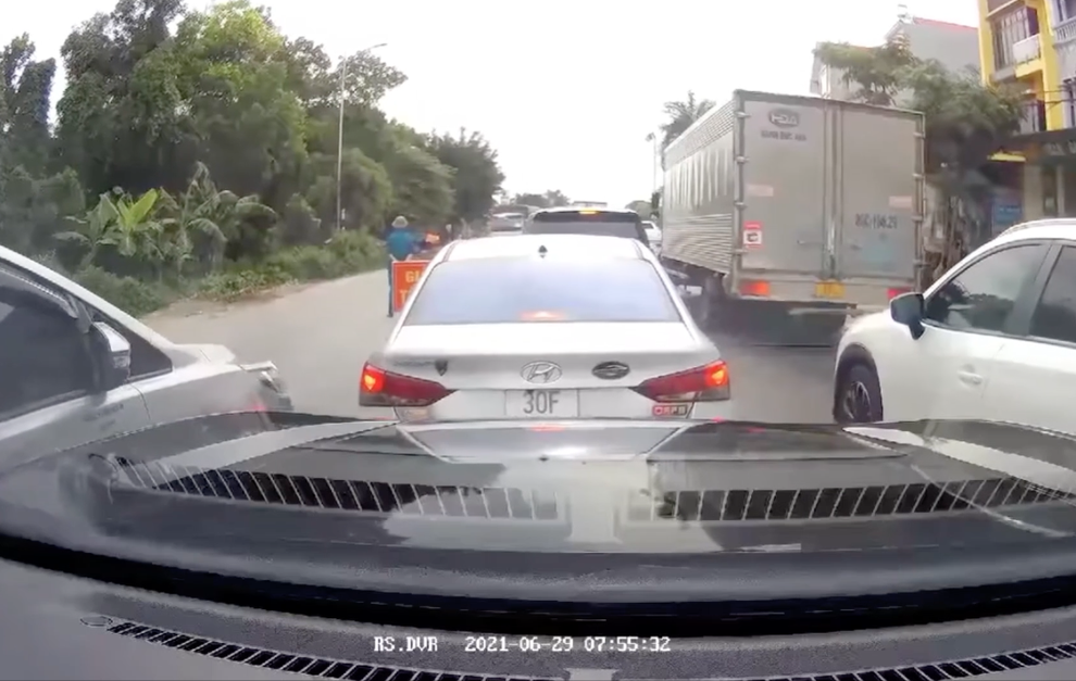 Chung tay tìm lại ý thức cho tài xế khôn lỏi khi tham gia giao thông - 2