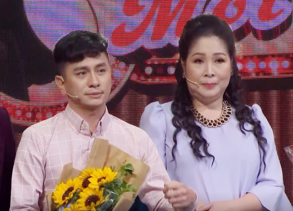 NSND Hồng Vân bật khóc khi chưa từng nói lời cảm ơn với đàn anh Thành Lộc - 10 NSND Hồng Vân bật khóc khi chưa từng nói lời cảm ơn với đàn anh Thành Lộc - 10