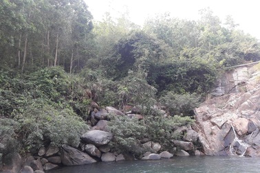 Nam thanh niên chết đuối thương tâm vì nhảy xuống suối cứu bạn