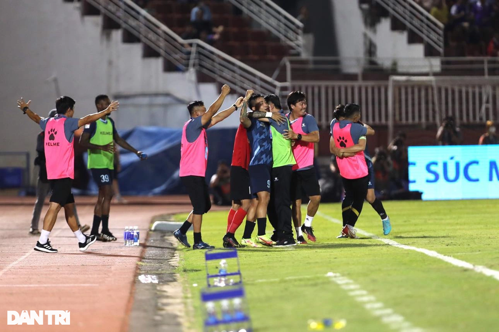 HLV Vũ Tiến Thành: CLB TPHCM thuộc nhóm yếu nhất V-League - 2 HLV Vũ Tiến Thành: CLB TPHCM thuộc nhóm yếu nhất V-League - 2