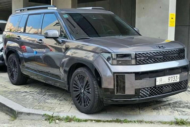 Hyundai Santa Fe 2024 bản hybrid cắm sạc được bắt gặp ngoài đời thực