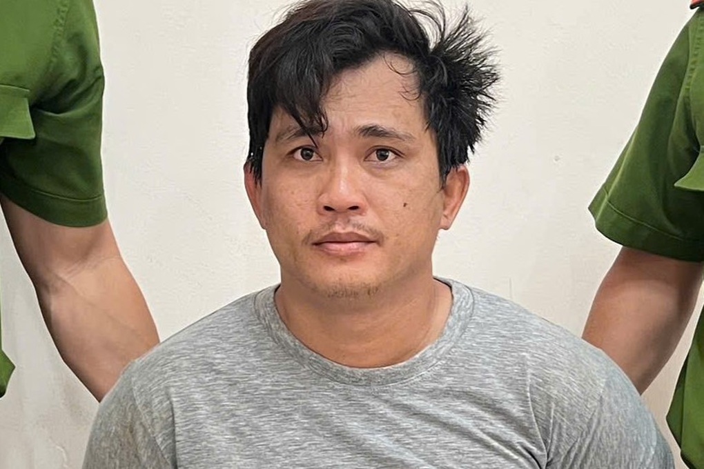 Khởi tố kẻ hành hung mẹ ruột, đâm cán bộ bảo vệ an ninh trật tự - 1 Khởi tố kẻ hành hung mẹ ruột, đâm cán bộ bảo vệ an ninh trật tự - 1