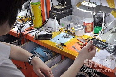 “Băng nhóm” sản xuất iPhone giả bị truy quét