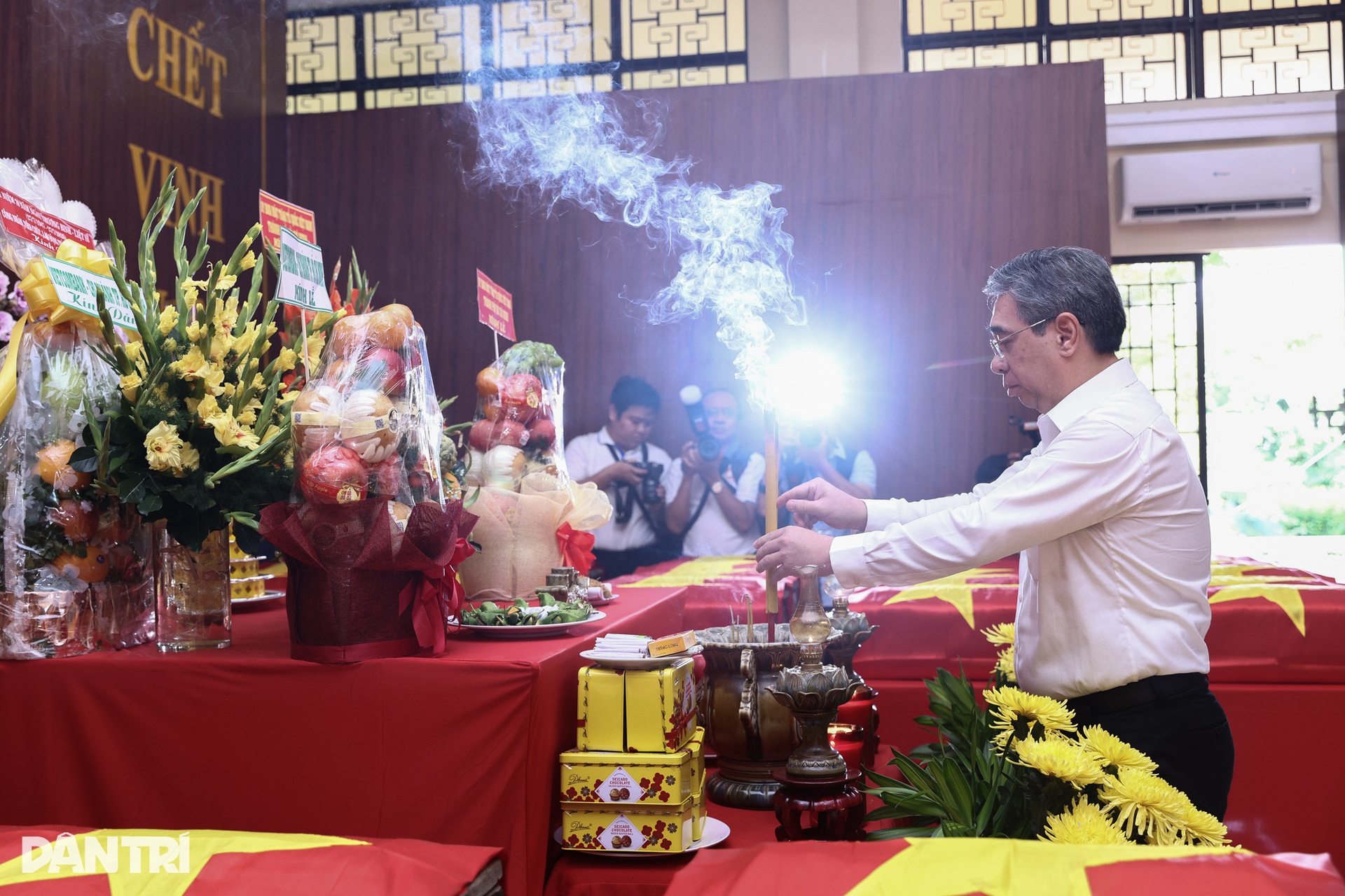 Người yêu liệt sĩ Huỳnh Văn Quên bật khóc ở Công viên Lê Thị Riêng - 11