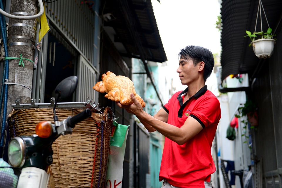 Chàng trai Sài Gòn chuyên làm bánh mì cá sấu, ngựa khổng lồ - 12 Chàng trai Sài Gòn chuyên làm bánh mì cá sấu, ngựa khổng lồ - 12