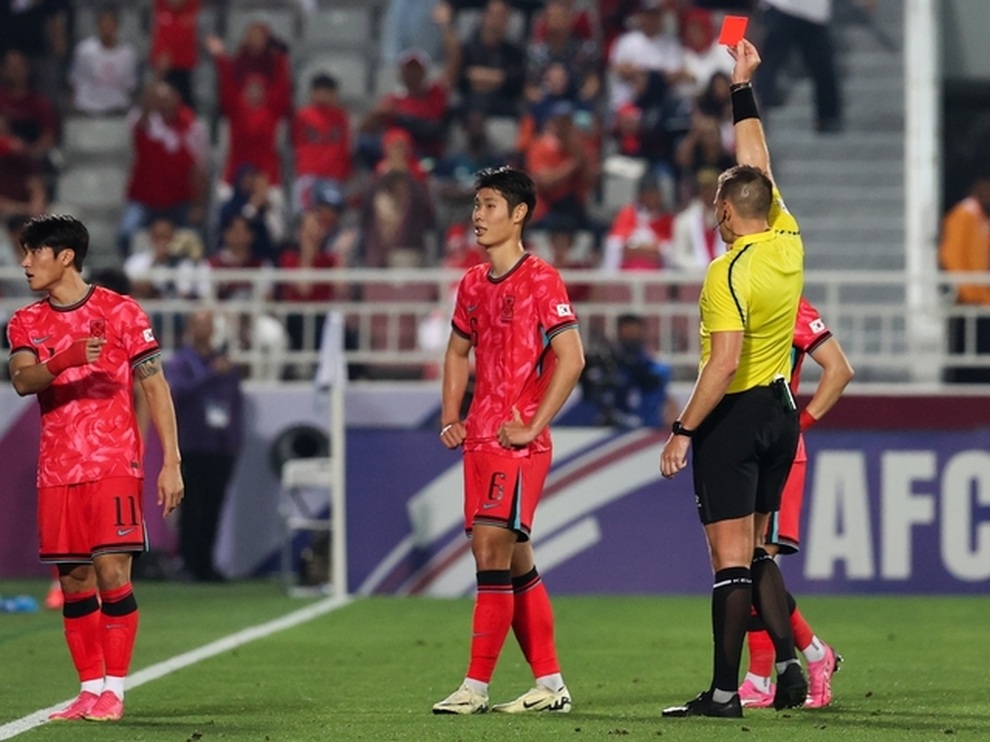 HLV U23 Hàn Quốc nhận thẻ đỏ, trợ lý nói về trận thua U23 Indonesia - 2