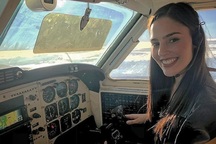 Dân mạng phát “sốt” vì nữ phi công xinh đẹp