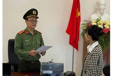 Khởi tố 3 bị can vận chuyển tiền trái phép qua biên giới