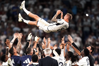 Real Madrid tri ân Toni Kroos, gây thất vọng trước cuộc đấu Dortmund