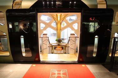 Bên trong chuyến tàu siêu sang giá vé lên tới 10.000 USD