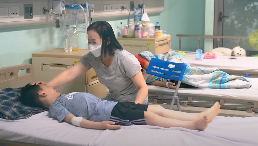 Hàng loạt trẻ viêm phổi Mycoplasma nhập viện, phát hiện dấu hiệu bệnh - 2 Hàng loạt trẻ viêm phổi Mycoplasma nhập viện, phát hiện dấu hiệu bệnh - 2