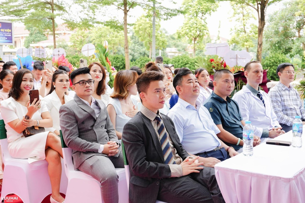 Huyền Phi Beauty Center chính thức khai trương tại Hà Nội - 4 Huyền Phi Beauty Center chính thức khai trương tại Hà Nội - 4