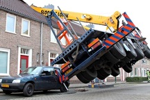 Làm sập nhà hàng xóm vì cầu hôn bạn gái 