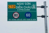 Bất ngờ lý do dòng chữ "Sơn Hải bảo hành 10 năm" trên cao tốc bị xóa