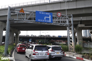 Chủ tịch TPHCM chỉ đạo khẩn về sự cố đứt cáp cầu vượt Nguyễn Hữu Cảnh