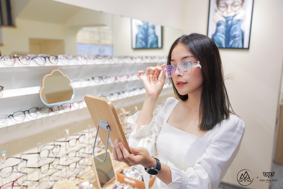 Ghé ngay Kính Mắt Anna “hồng xinh” - chốn mua sắm ưa thích của nhiều bạn trẻ - 3 Ghé ngay Kính Mắt Anna “hồng xinh” - chốn mua sắm ưa thích của nhiều bạn trẻ - 3