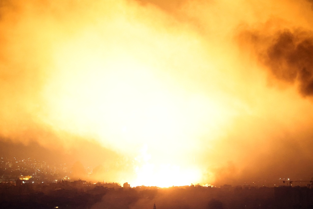 Nổ liên tiếp ở thủ đô Li Băng, Israel giao tranh dữ dội với Hezbollah - 1 Nổ liên tiếp ở thủ đô Li Băng, Israel giao tranh dữ dội với Hezbollah - 1