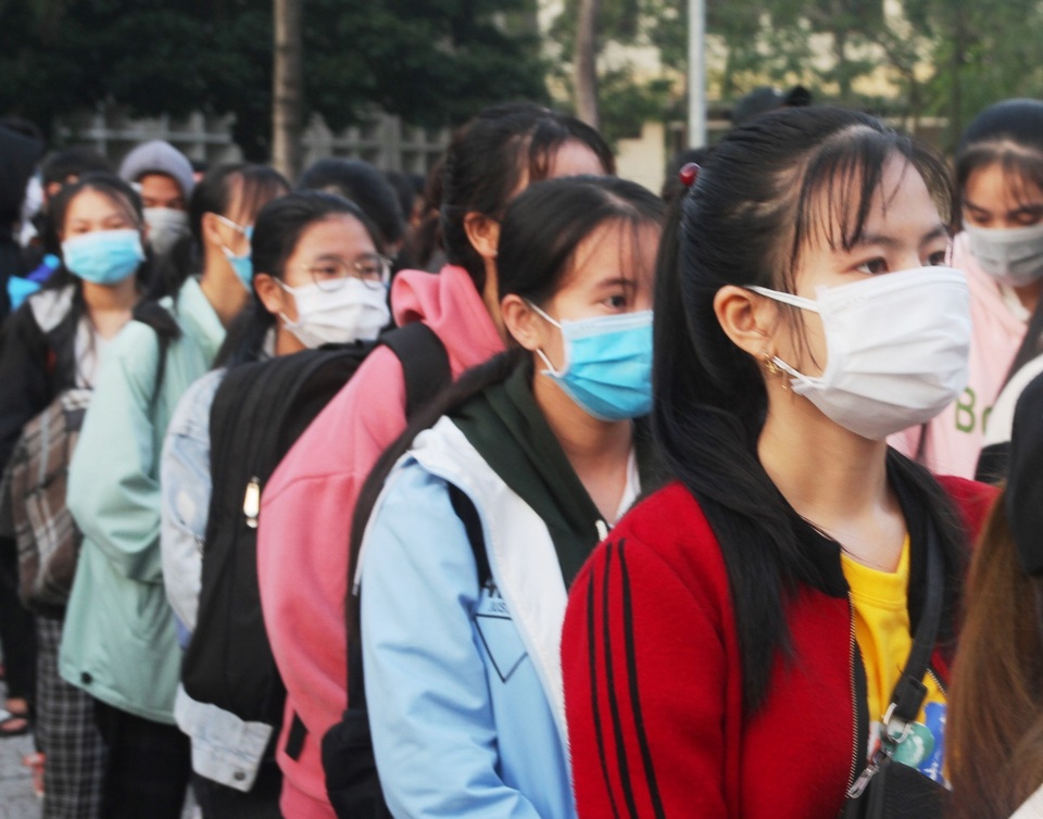 Ấm áp những chuyến xe miễn phí về Tết cho sinh viên vùng bão lũ - 4 Ấm áp những chuyến xe miễn phí về Tết cho sinh viên vùng bão lũ - 4