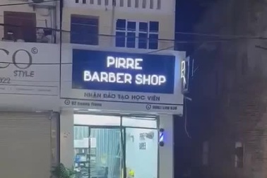 Căn nhà 2 tầng ở Sơn Tây bị đổ sập do nhà liền kề đào móng