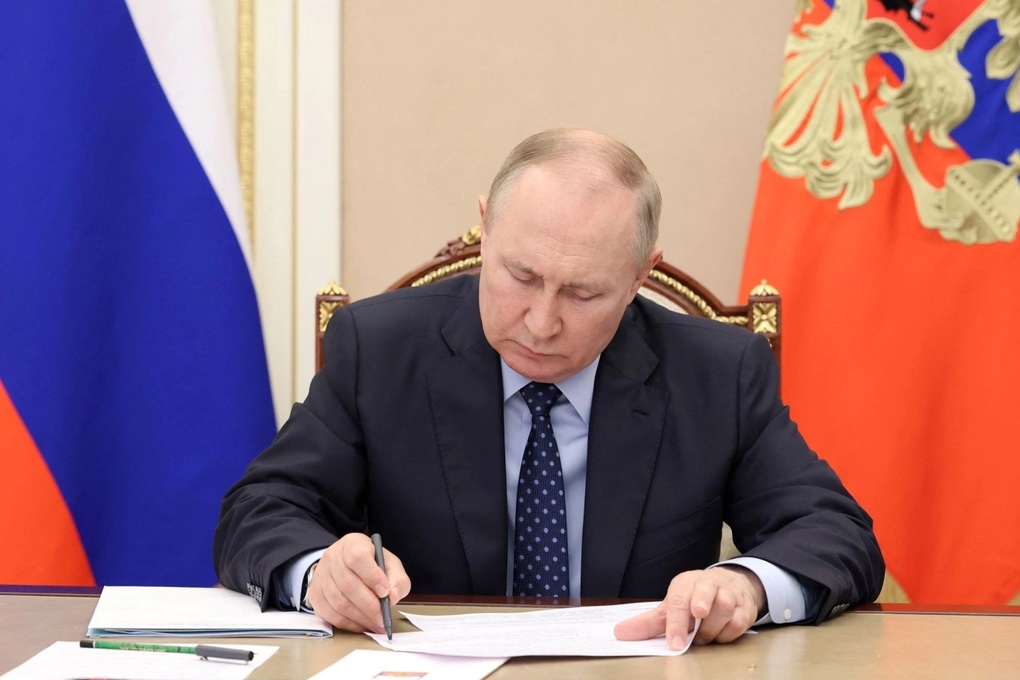Ông Putin ký sắc lệnh liên quan đến 4 vùng sáp nhập từ Ukraine - 1 Ông Putin ký sắc lệnh liên quan đến 4 vùng sáp nhập từ Ukraine - 1