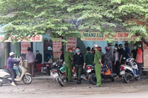 Sau “lệnh cấm”, hàng quán nơi đóng cửa, nơi nườm nượp khách